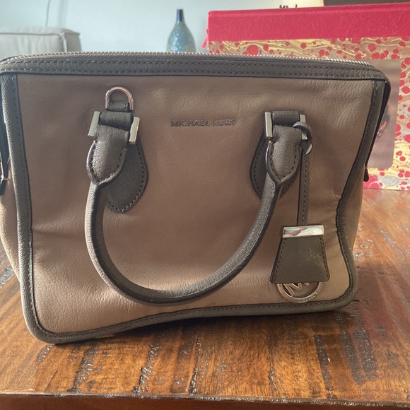 Michael kors perfect size bag - Picture 2 of 4